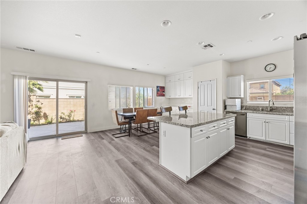7065 Sweetleaf, Fontana