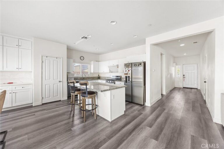 7065 Sweetleaf, Fontana