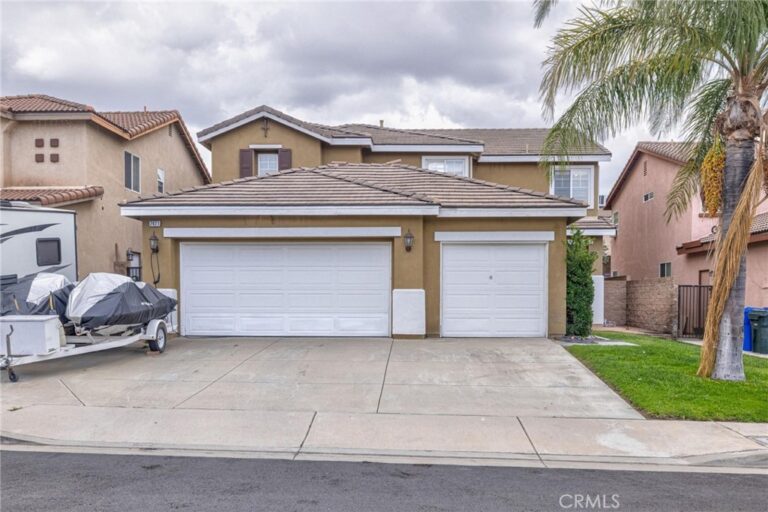 7471 Freeport, Fontana