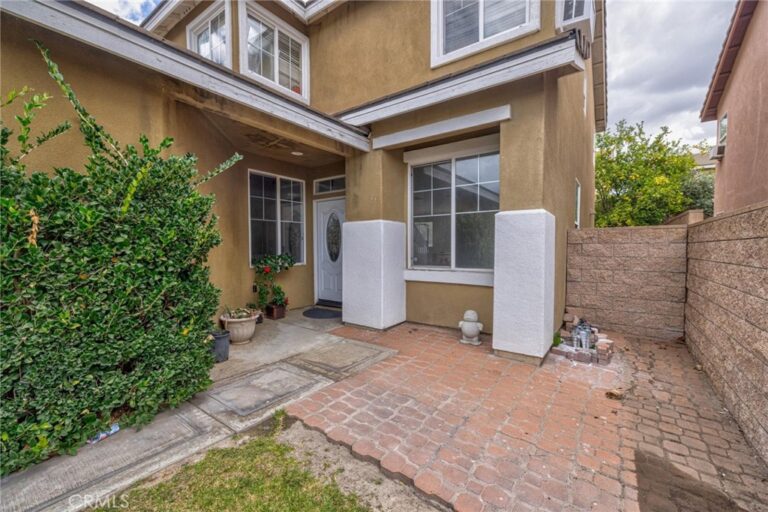 7471 Freeport, Fontana