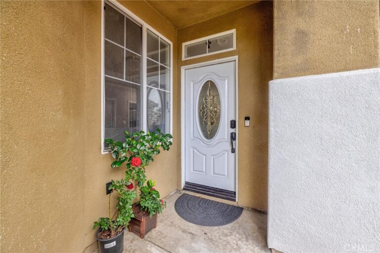 7471 Freeport, Fontana