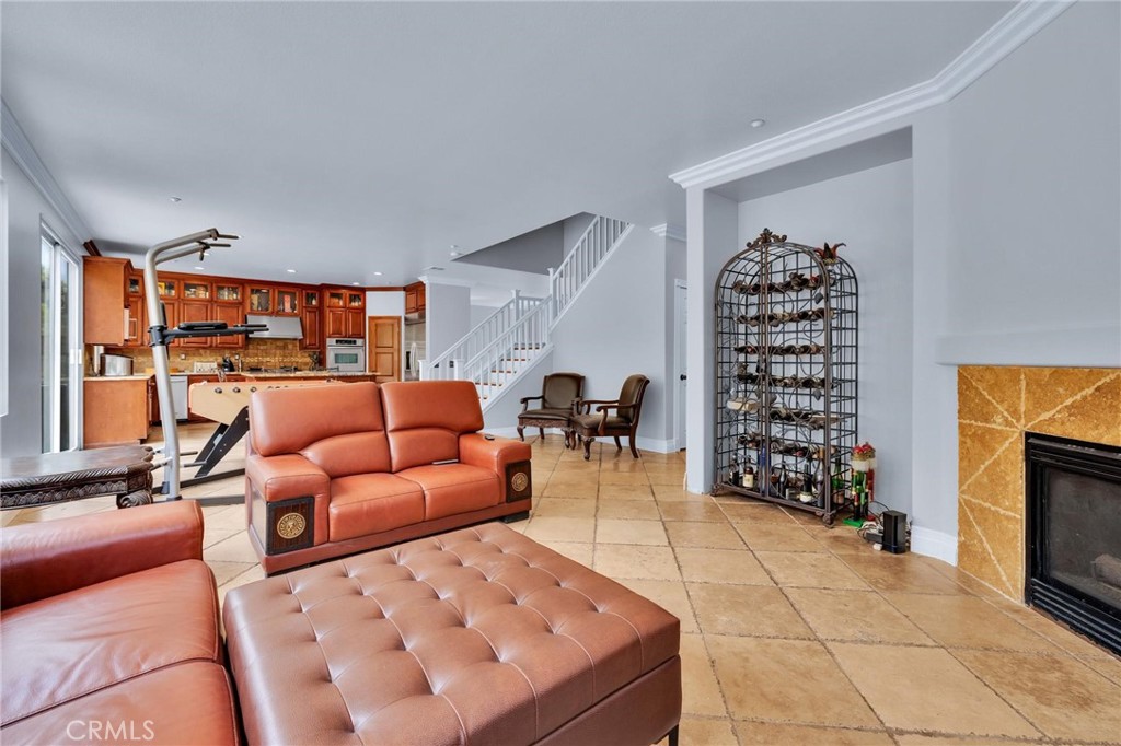 7471 Freeport, Fontana