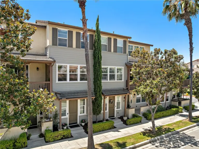 806 E Promenade #C, Azusa
