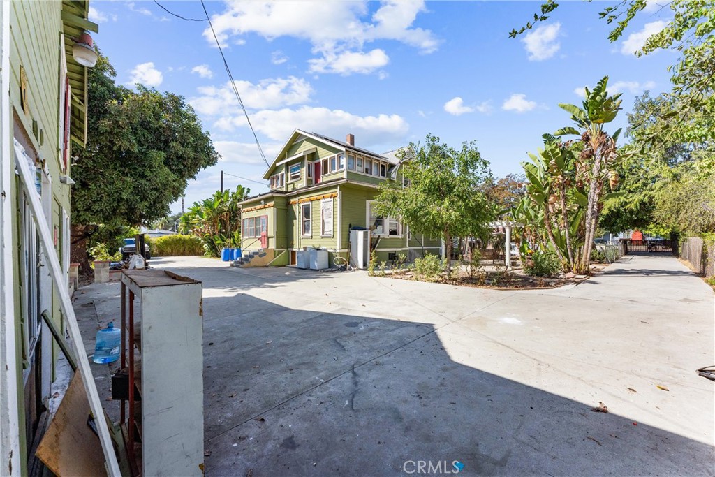 850 E Columbia, Pomona
