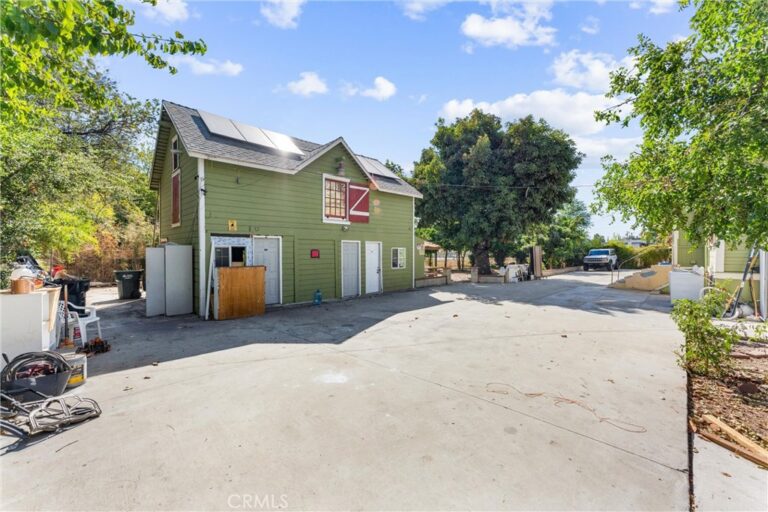 850 E Columbia, Pomona