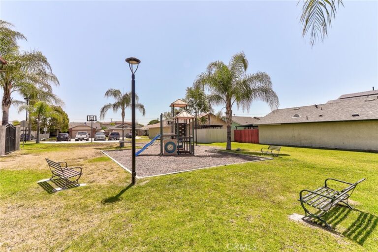 8936 summerwood way, Fontana