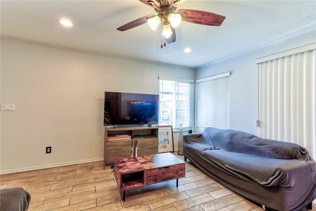 8936 summerwood way, Fontana