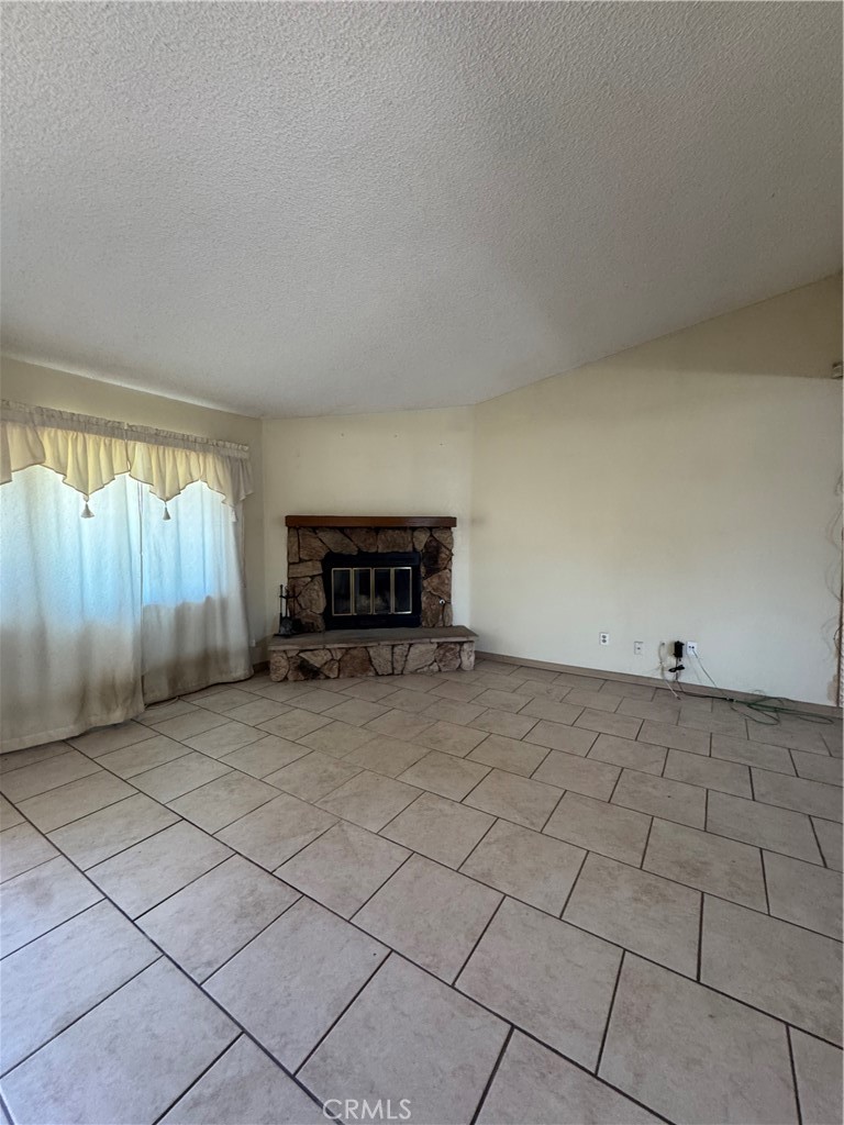9765 Sycamore, Fontana