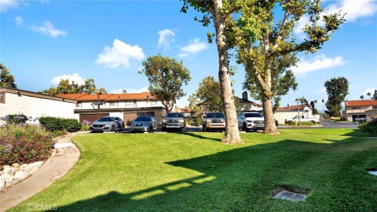 9817 Sun Valley Dr, Montclair
