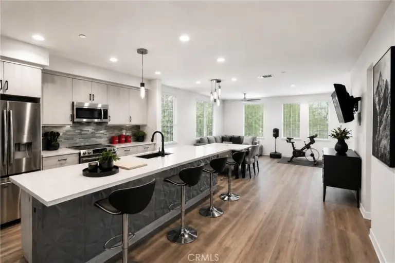 105 Galaxie, Covina