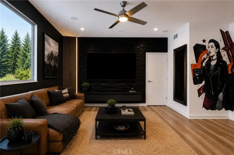 105 Galaxie, Covina