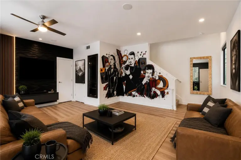 105 Galaxie, Covina