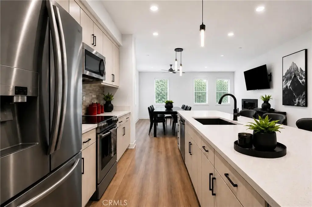 105 Galaxie, Covina