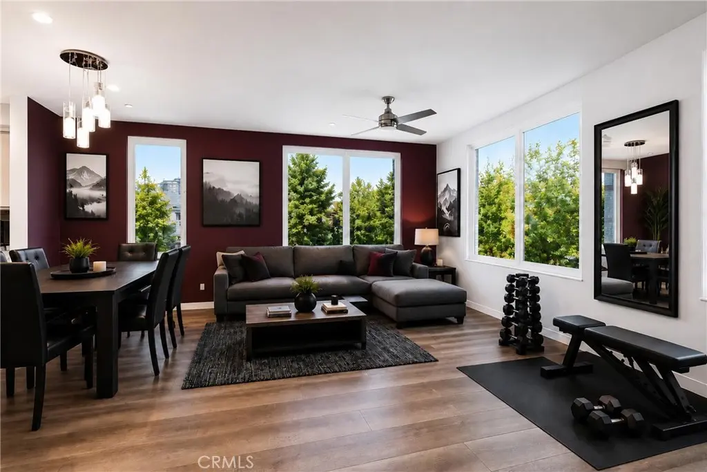 105 Galaxie, Covina