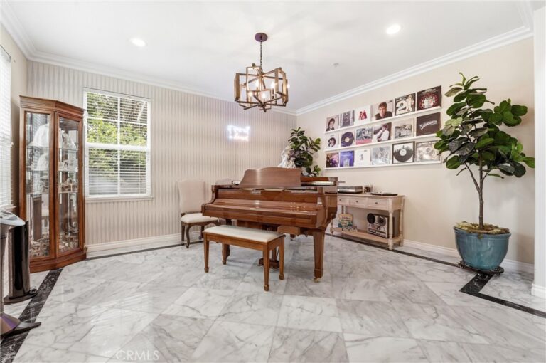 1067 Trevecca, Claremont