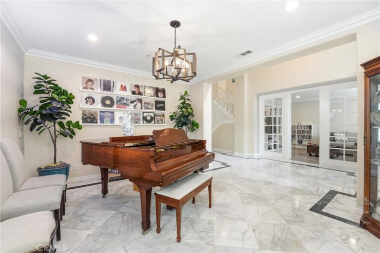1067 Trevecca, Claremont