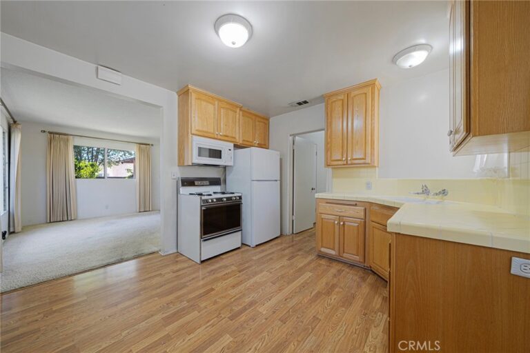 1118 E Deodar, Ontario