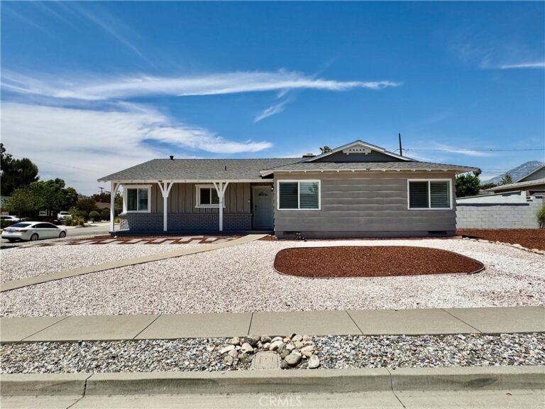 1127 Turning Bend, Claremont