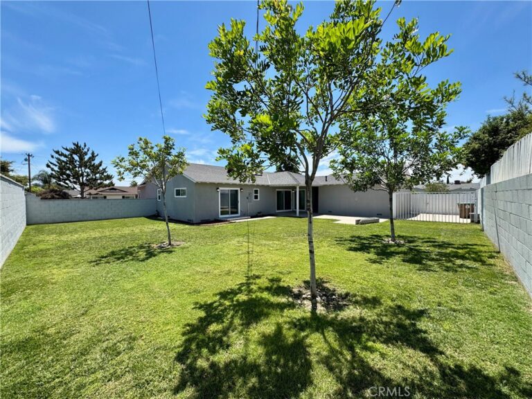 1127 Turning Bend, Claremont