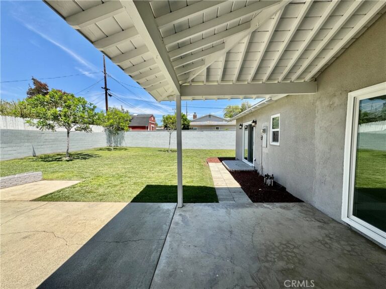 1127 Turning Bend, Claremont
