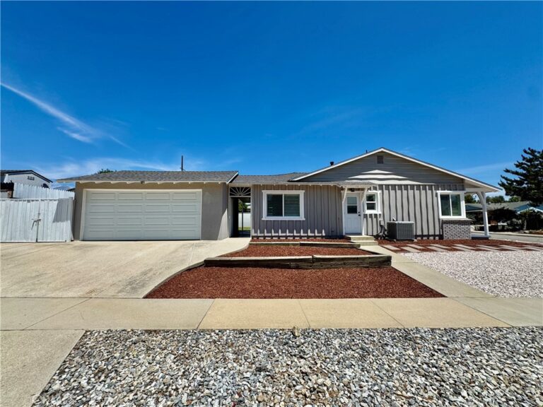 1127 Turning Bend, Claremont