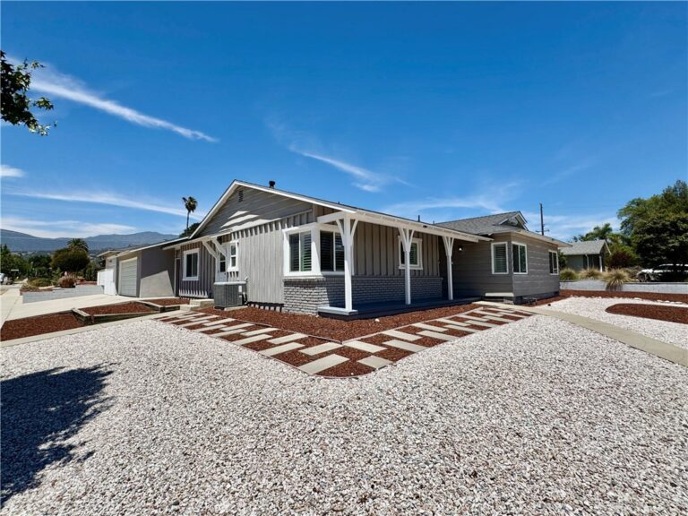 1127 Turning Bend, Claremont