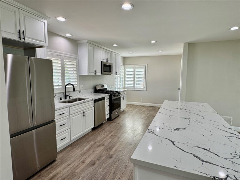 1127 Turning Bend, Claremont