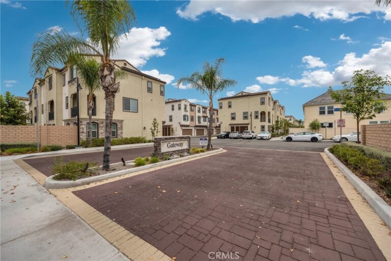 115 Colorado, Pomona