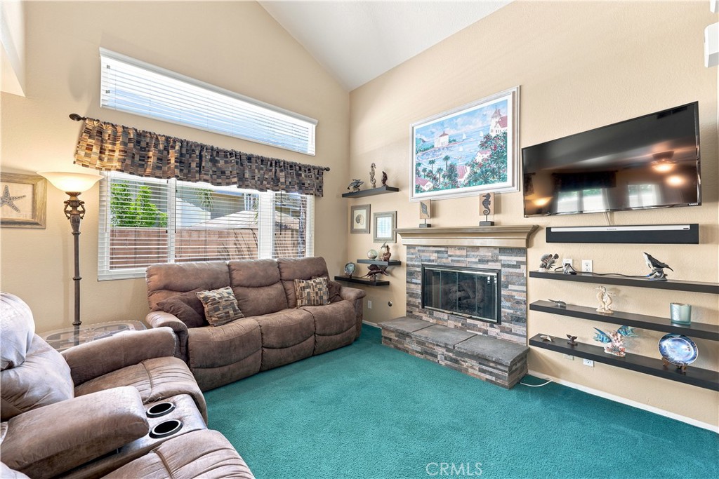 11552 Sheffield, Fontana