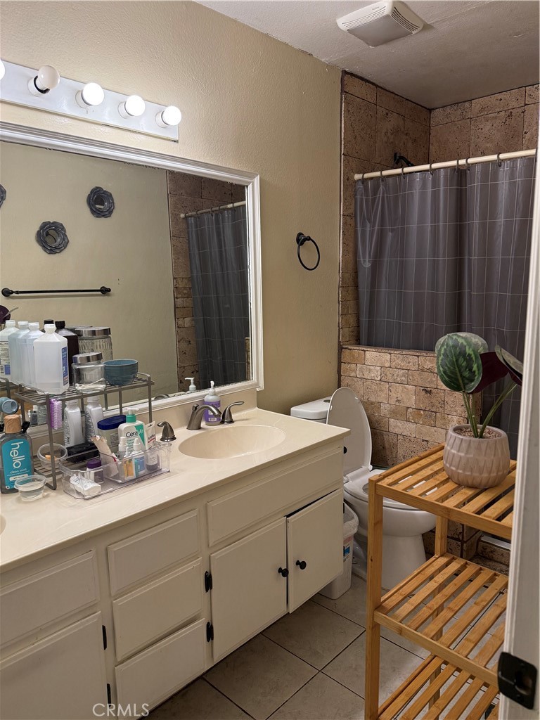 11738 Fernwood, Fontana