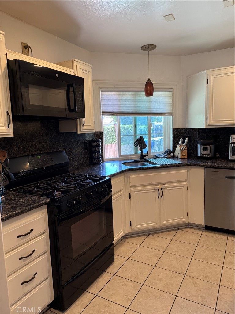 11738 Fernwood, Fontana