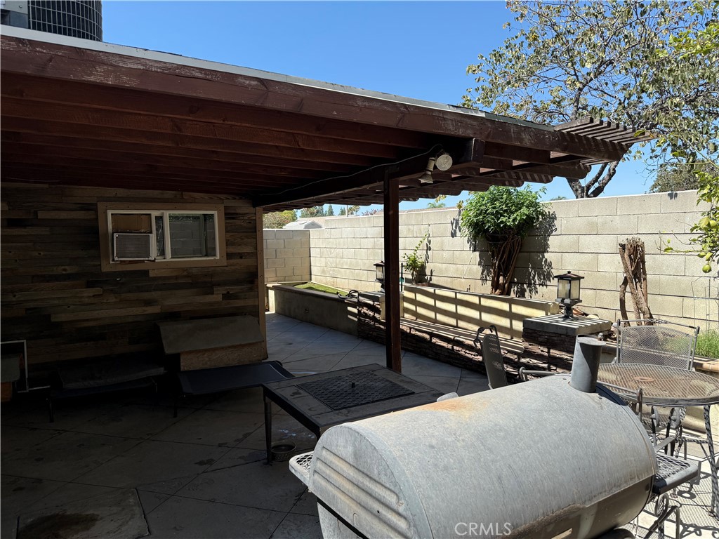 11738 Fernwood, Fontana