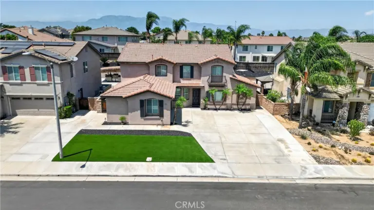 12330 Columbia, Eastvale