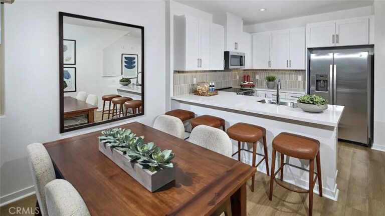 1304 W North Pinecrest, Ontario
