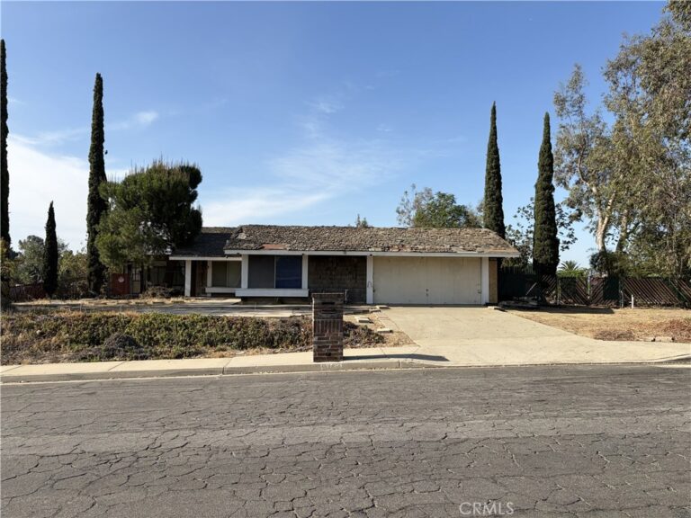13735 Chaparral, Fontana