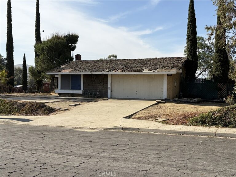 13735 Chaparral, Fontana