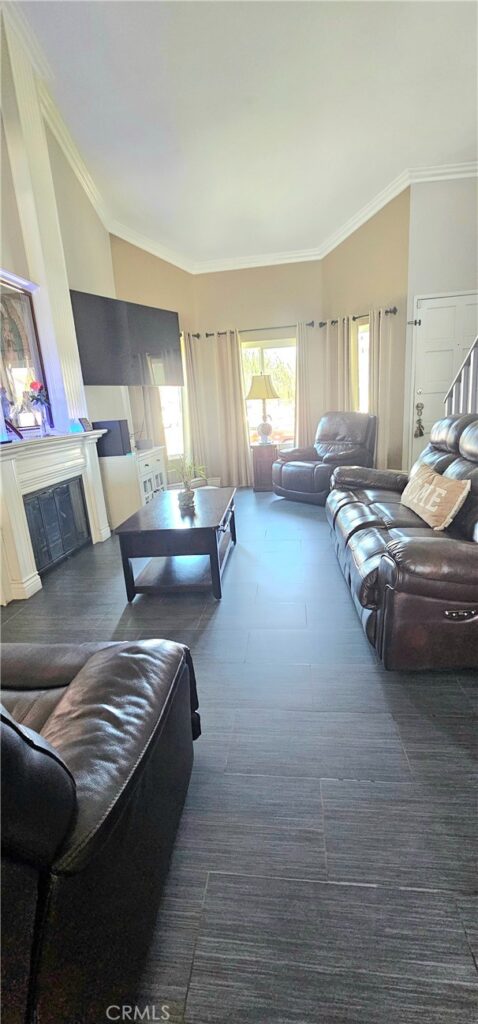 14119 Woodland, Fontana
