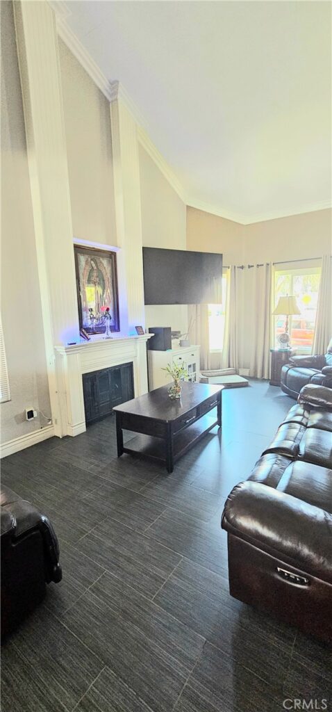 14119 Woodland, Fontana