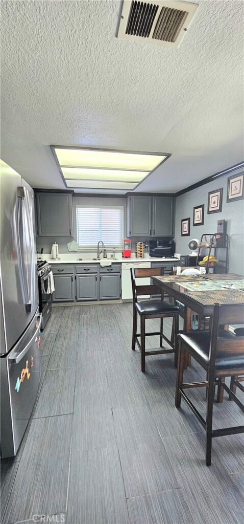 14119 Woodland, Fontana