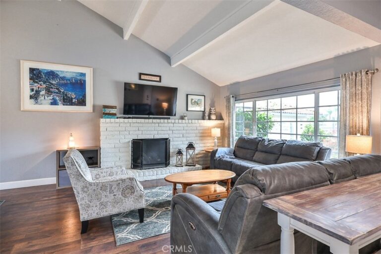 1421 E 15th, Upland