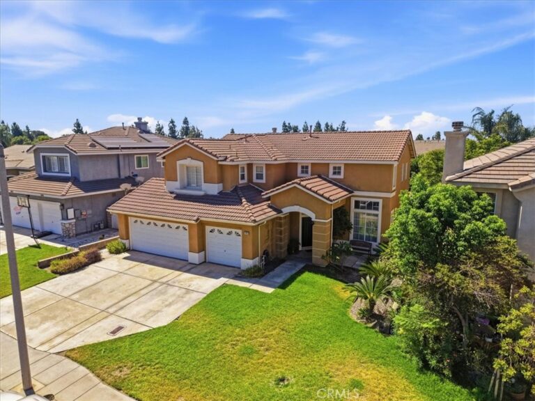 14993 Oak Spring, Fontana