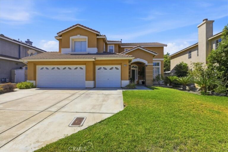 14993 Oak Spring, Fontana