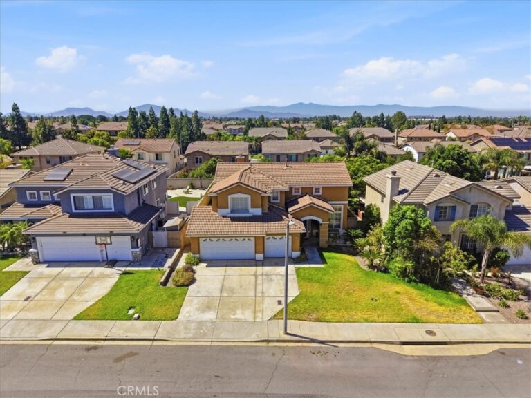 14993 Oak Spring, Fontana