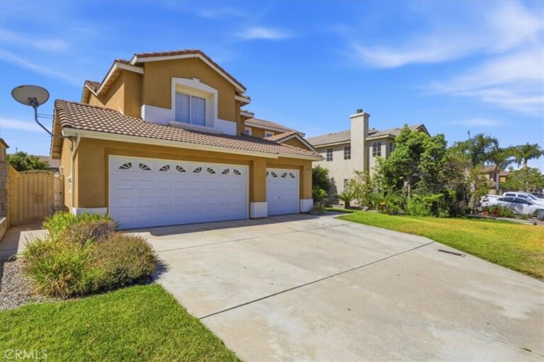 14993 Oak Spring, Fontana