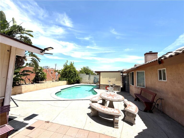 15184 Macadamia Court, Fontana