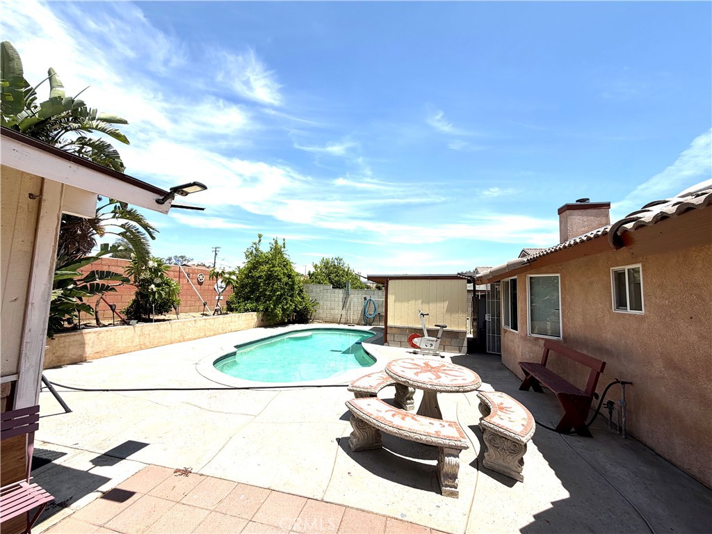 15184 Macadamia Court, Fontana