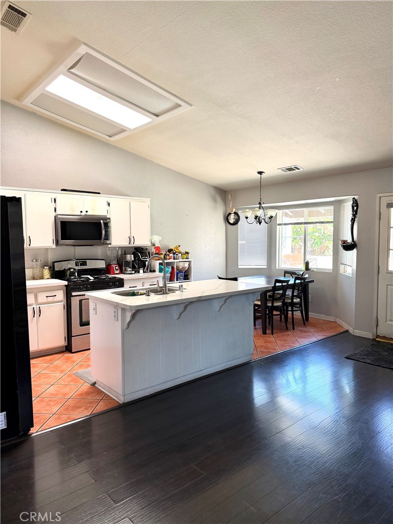 15184 Macadamia Court, Fontana