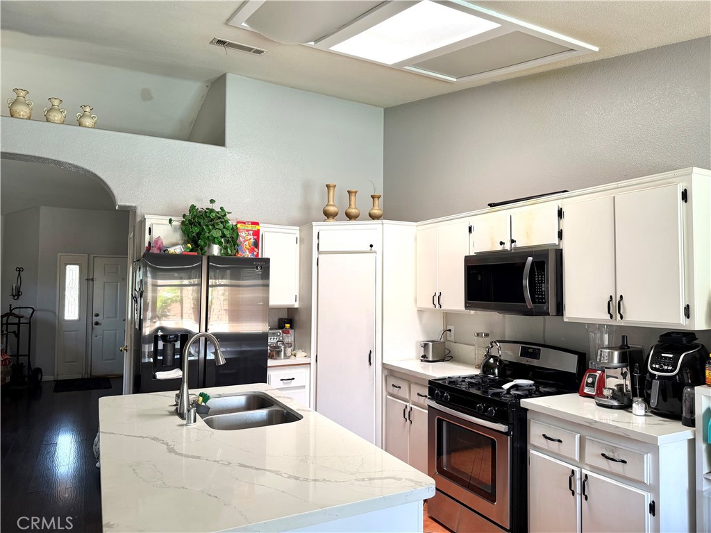 15184 Macadamia Court, Fontana