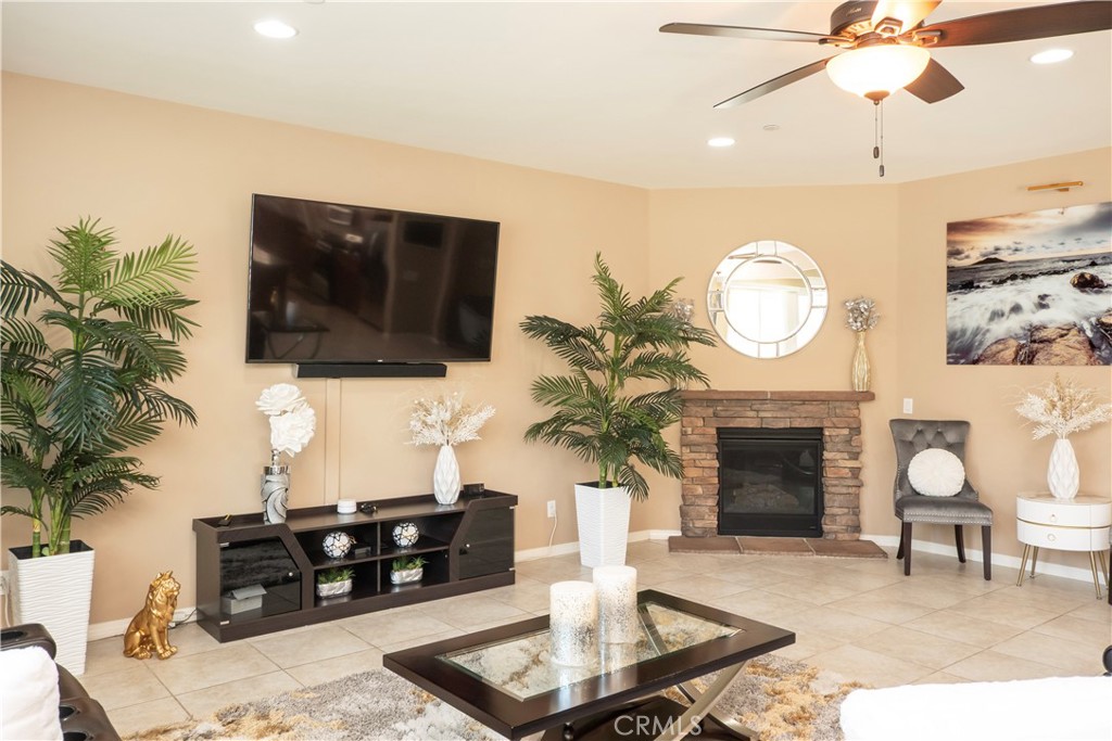 15333 Chive, Fontana