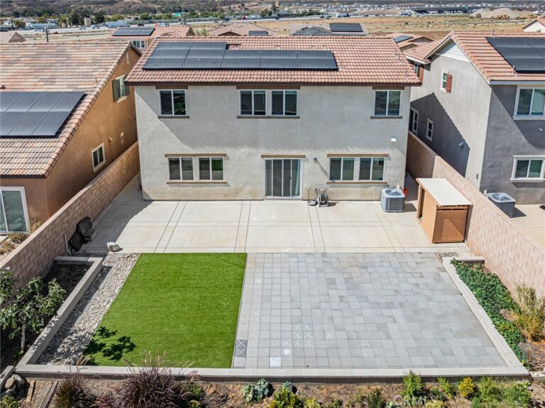 15597 Parry Peak Drive, Fontana